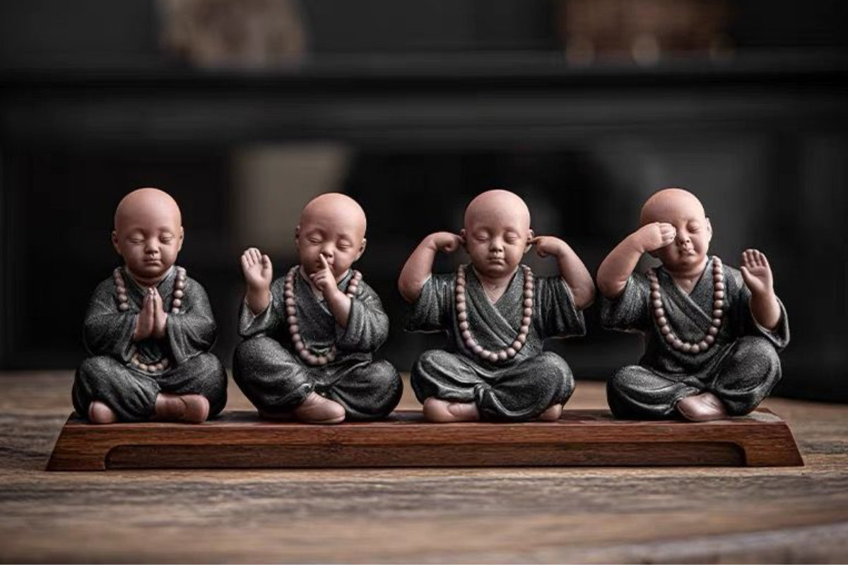 four-wise-buddhas-monks-see-hear-speak-do-no-evil-meaning-mr